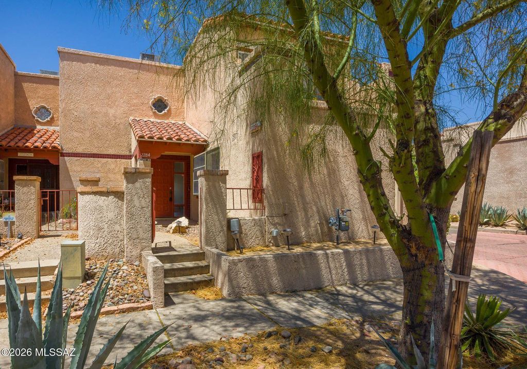 2284 W Paseo Cielo, Tucson, AZ 85742