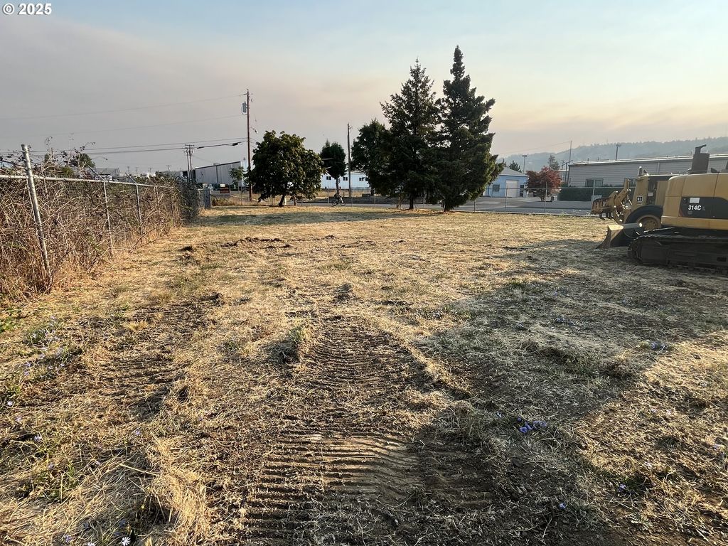 0 Nw HIGHLAND St, Roseburg, OR 97470