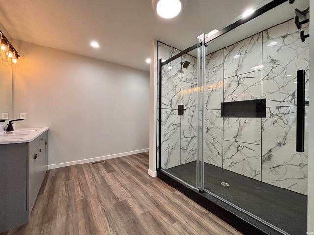 00 W Echles Avenue, Linton, IN 47441