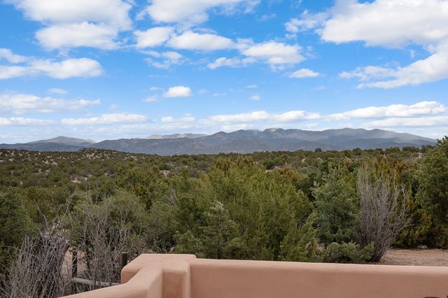 103-B Estrellas De Tano, Santa Fe, NM 87506