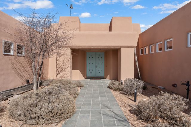 103-B Estrellas De Tano, Santa Fe, NM 87506