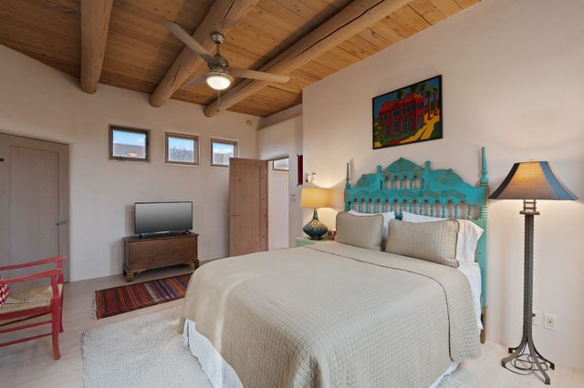 103-B Estrellas De Tano, Santa Fe, NM 87506