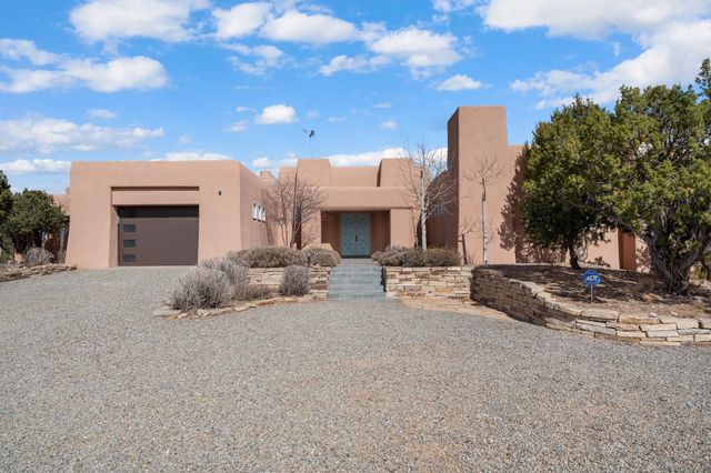 103-B Estrellas De Tano, Santa Fe, NM 87506