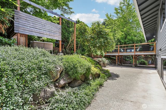 12004 81st Avenue NE, Kirkland, WA 98034