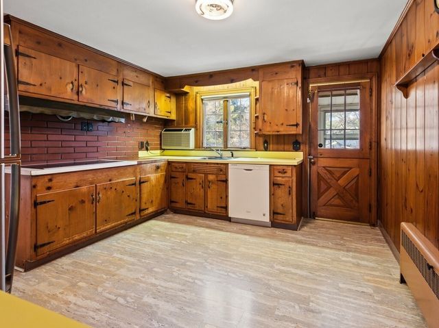 42 Ellis Dr., Worcester, MA 01609