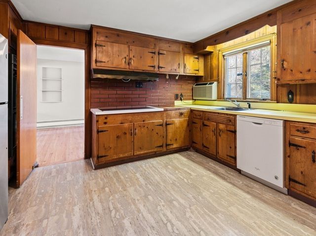 42 Ellis Dr., Worcester, MA 01609