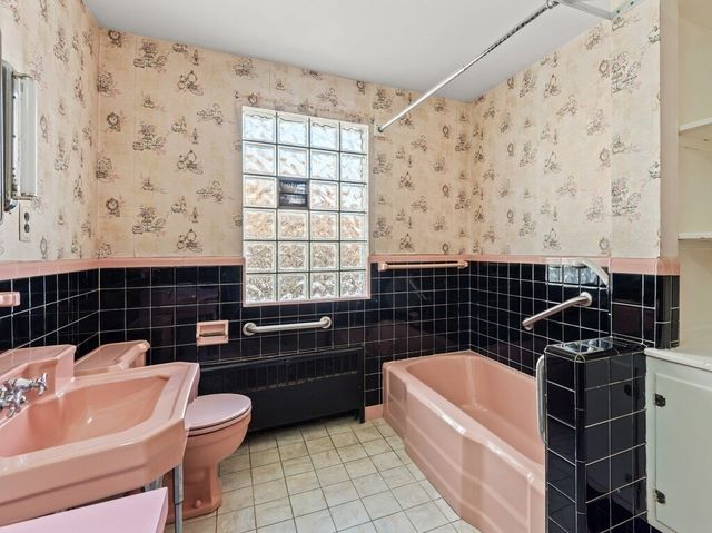 42 Ellis Dr., Worcester, MA 01609