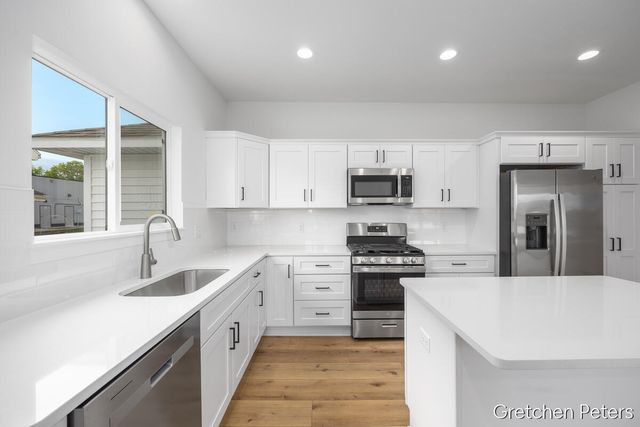 5352 Plainfield Avenue, Grand Rapids, MI 49525