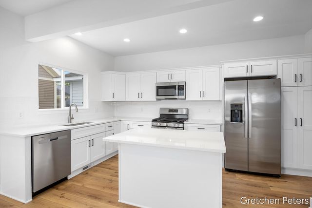 5352 Plainfield Avenue, Grand Rapids, MI 49525