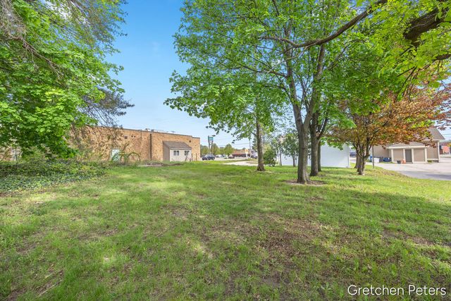 5352 Plainfield Avenue, Grand Rapids, MI 49525