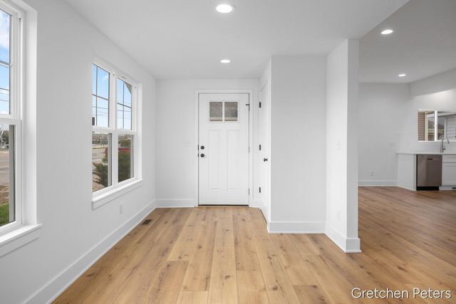 5352 Plainfield Avenue, Grand Rapids, MI 49525