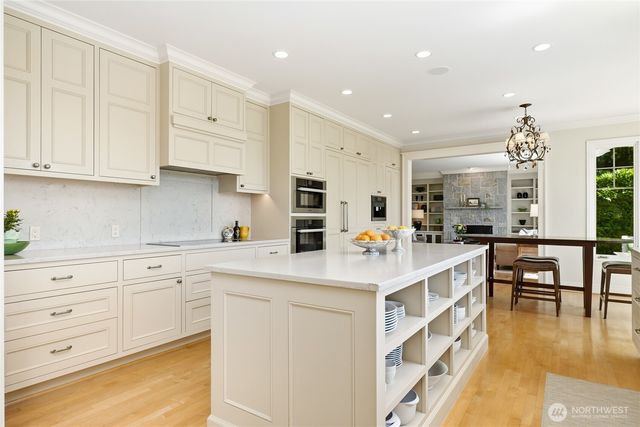 502 95th Avenue NE, Bellevue, WA 98004