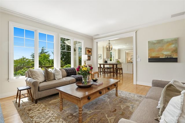 502 95th Avenue NE, Bellevue, WA 98004