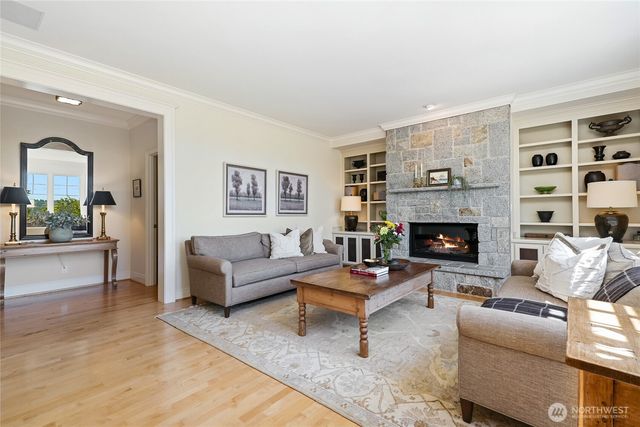 502 95th Avenue NE, Bellevue, WA 98004