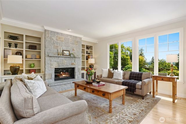 502 95th Avenue NE, Bellevue, WA 98004