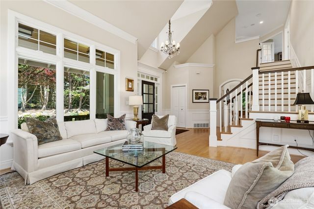502 95th Avenue NE, Bellevue, WA 98004