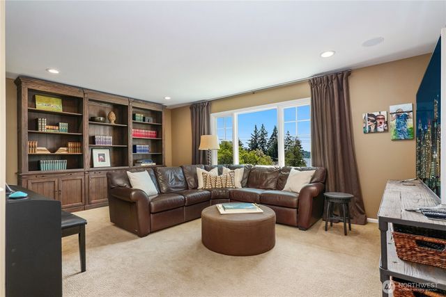 502 95th Avenue NE, Bellevue, WA 98004