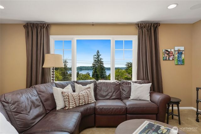 502 95th Avenue NE, Bellevue, WA 98004