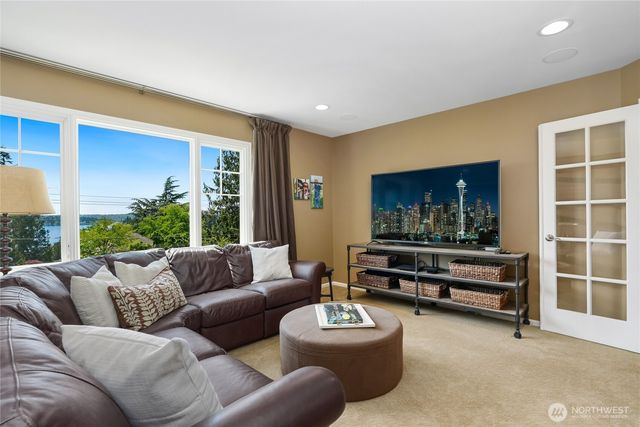 502 95th Avenue NE, Bellevue, WA 98004