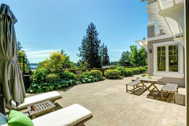 502 95th Avenue NE, Bellevue, WA 98004