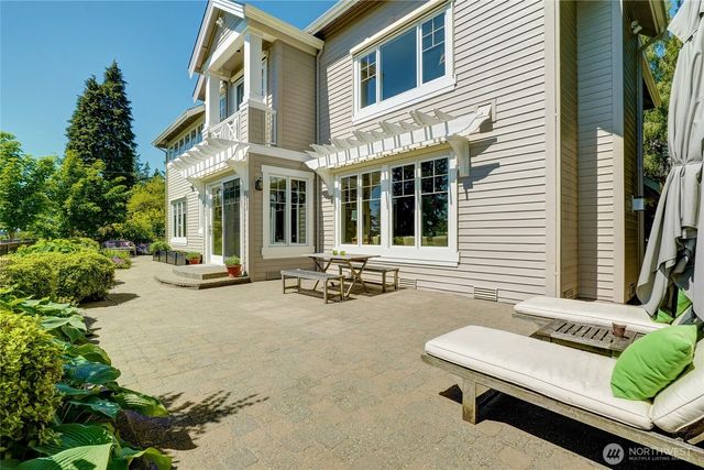 502 95th Avenue NE, Bellevue, WA 98004