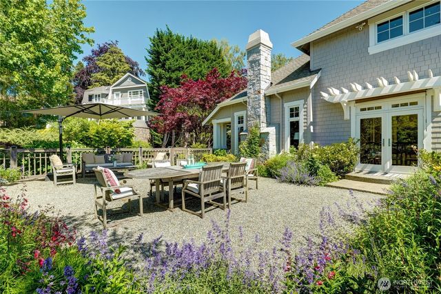 502 95th Avenue NE, Bellevue, WA 98004