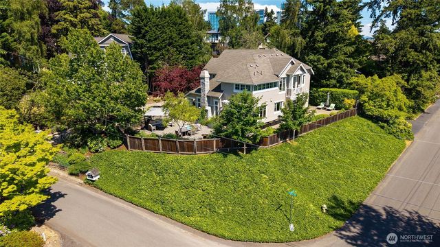 502 95th Avenue NE, Bellevue, WA 98004