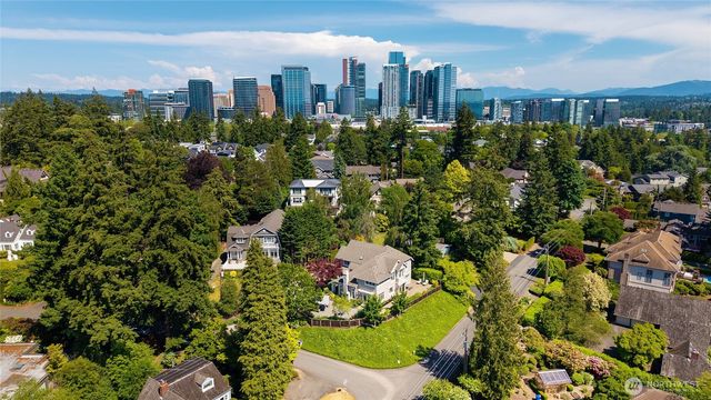 502 95th Avenue NE, Bellevue, WA 98004