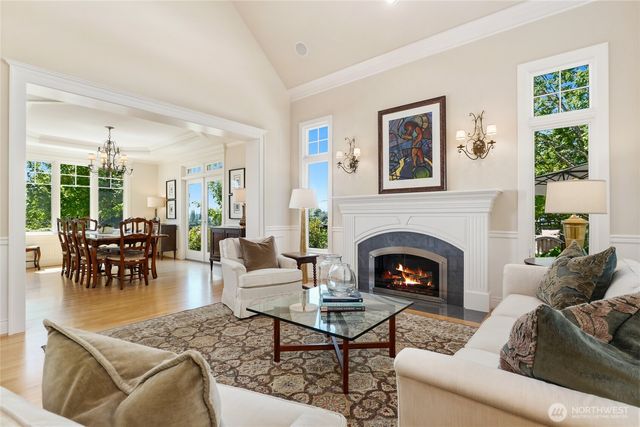 502 95th Avenue NE, Bellevue, WA 98004