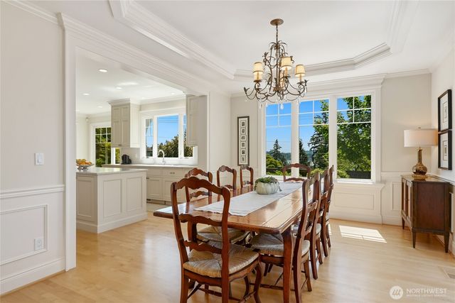 502 95th Avenue NE, Bellevue, WA 98004