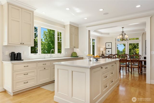 502 95th Avenue NE, Bellevue, WA 98004