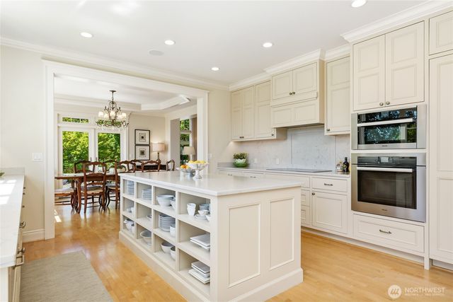 502 95th Avenue NE, Bellevue, WA 98004