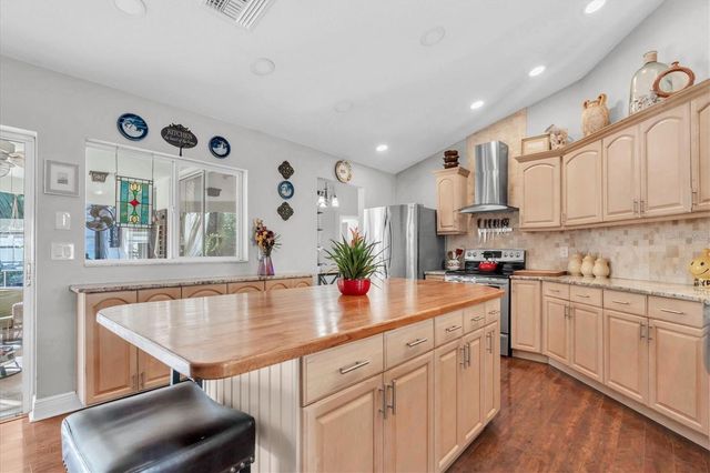 5206 LAGOS COURT, New Port Richey, FL 34655