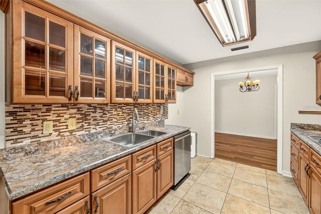 303 SAINT AUGUSTINE AVENUE, Temple Terrace, FL 33617