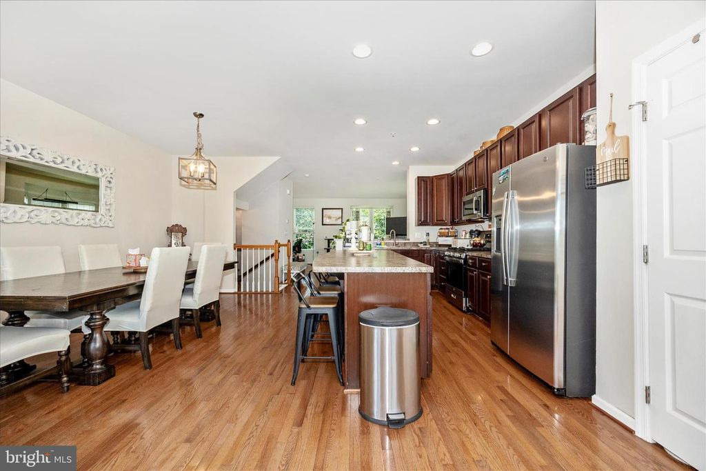 Image 11 of property listing at 2047 SPRING RUN CIR, Frederick, MD 21702