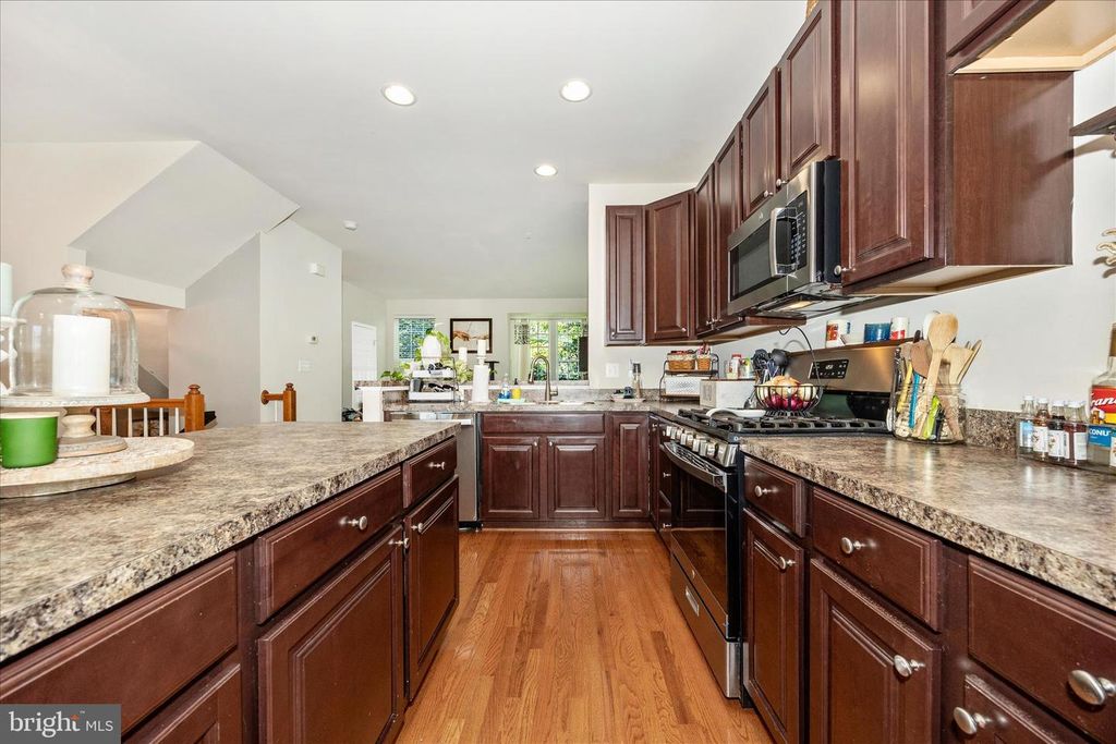 Image 13 of property listing at 2047 SPRING RUN CIR, Frederick, MD 21702