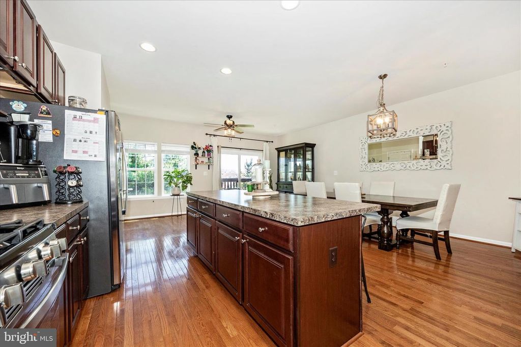 Image 14 of property listing at 2047 SPRING RUN CIR, Frederick, MD 21702