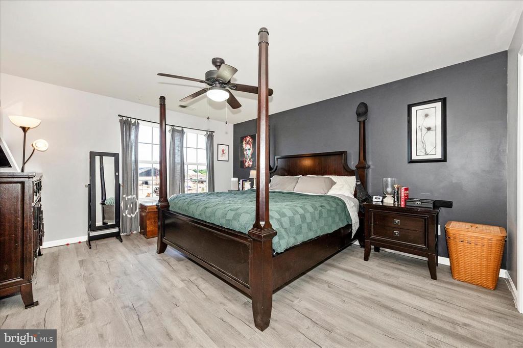 Image 18 of property listing at 2047 SPRING RUN CIR, Frederick, MD 21702