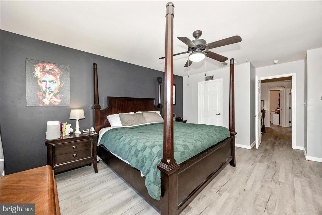 Image 20 of property listing at 2047 SPRING RUN CIR, Frederick, MD 21702
