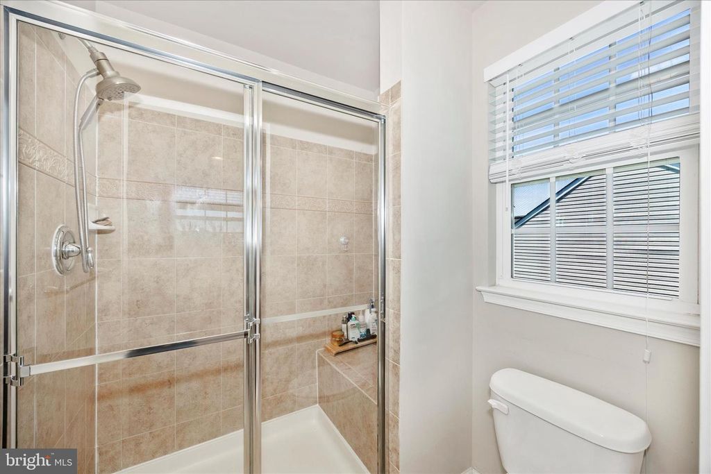 Image 22 of property listing at 2047 SPRING RUN CIR, Frederick, MD 21702