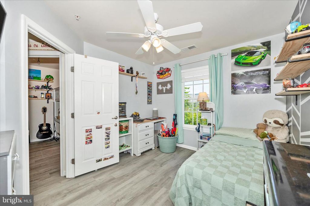 Image 24 of property listing at 2047 SPRING RUN CIR, Frederick, MD 21702