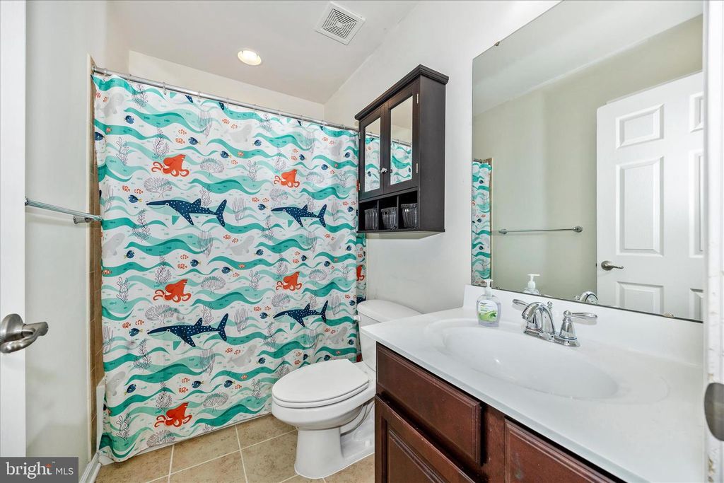 Image 26 of property listing at 2047 SPRING RUN CIR, Frederick, MD 21702