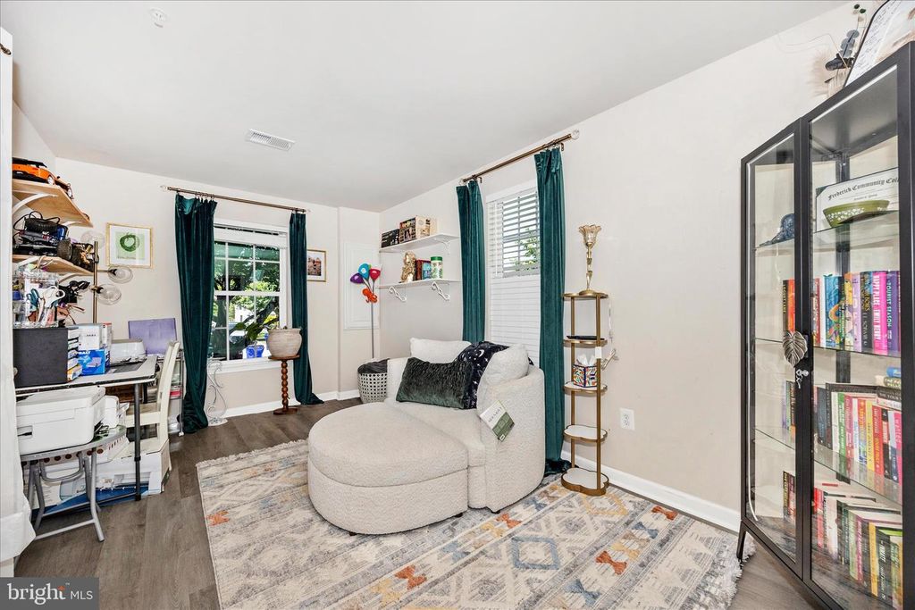 Image 28 of property listing at 2047 SPRING RUN CIR, Frederick, MD 21702