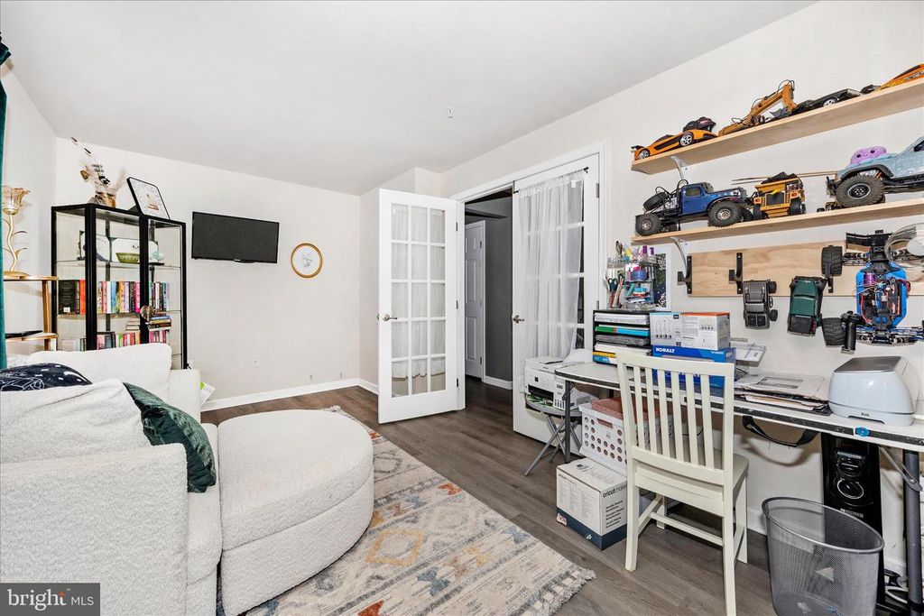 Image 29 of property listing at 2047 SPRING RUN CIR, Frederick, MD 21702