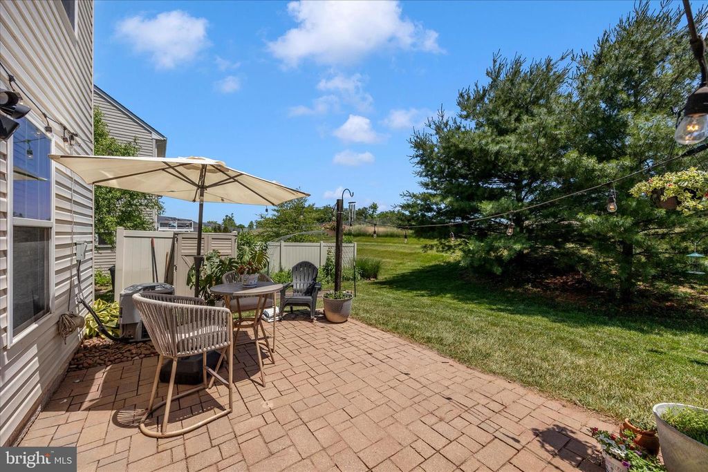 Image 31 of property listing at 2047 SPRING RUN CIR, Frederick, MD 21702