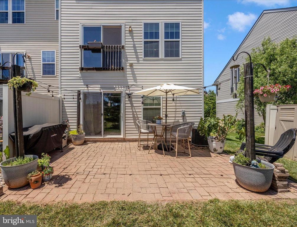 Image 32 of property listing at 2047 SPRING RUN CIR, Frederick, MD 21702