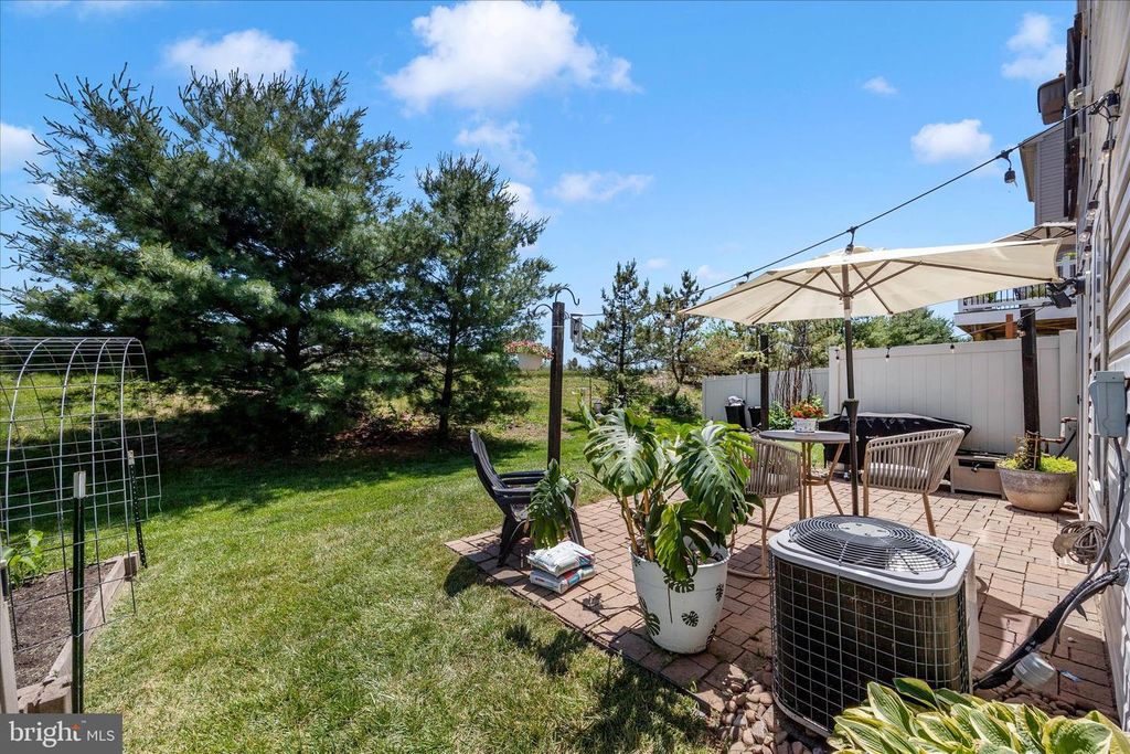 Image 34 of property listing at 2047 SPRING RUN CIR, Frederick, MD 21702
