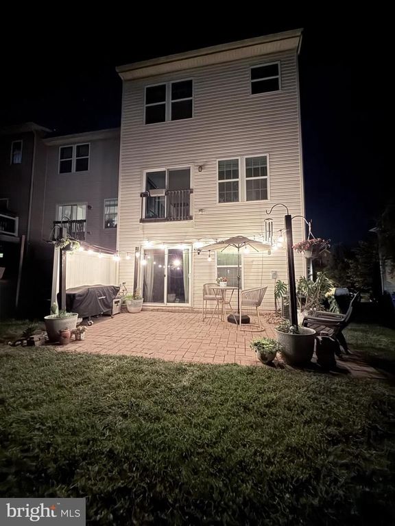 Image 39 of property listing at 2047 SPRING RUN CIR, Frederick, MD 21702