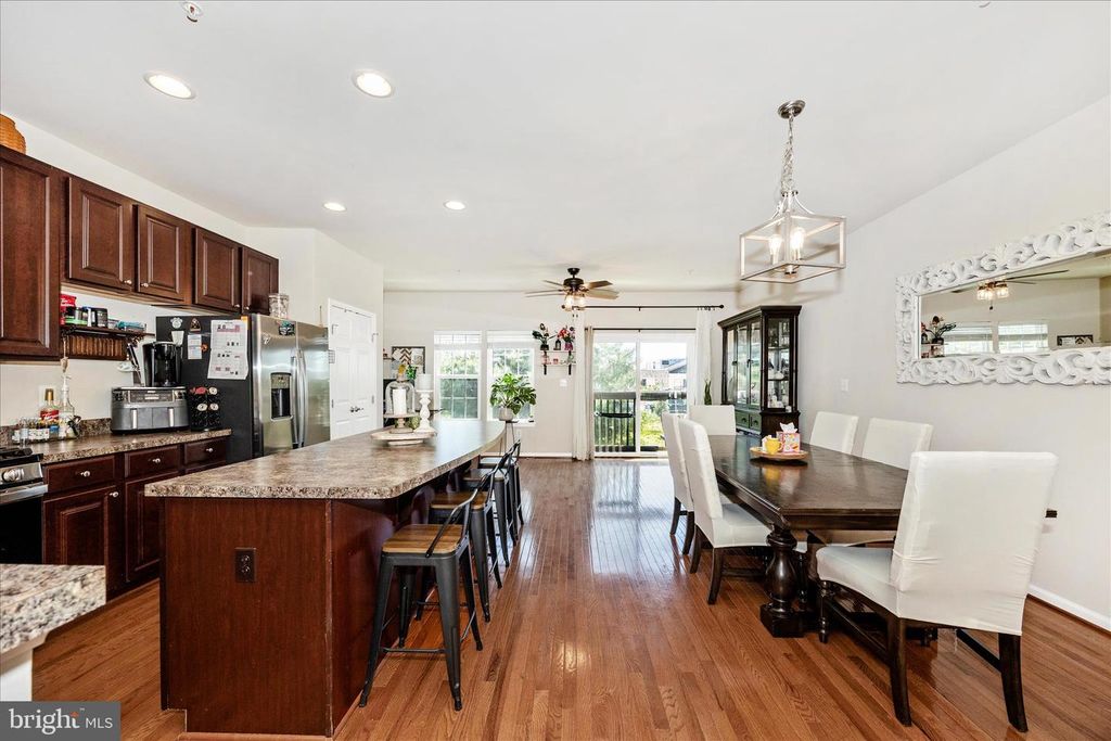 Image 7 of property listing at 2047 SPRING RUN CIR, Frederick, MD 21702