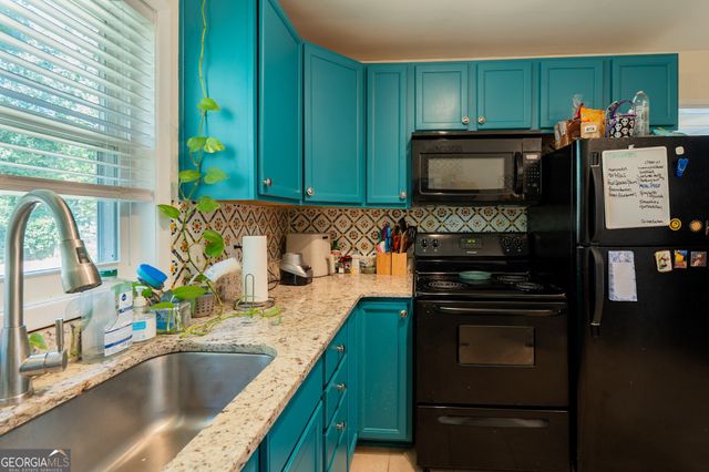 2890 Sherwood Road SE, Smyrna, GA 30082